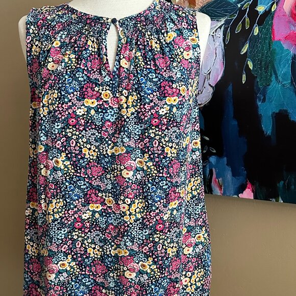 Croft & Barrow Short Sleeve Floral Key-Hole Blouse Size Medium - Picture 1 of 9